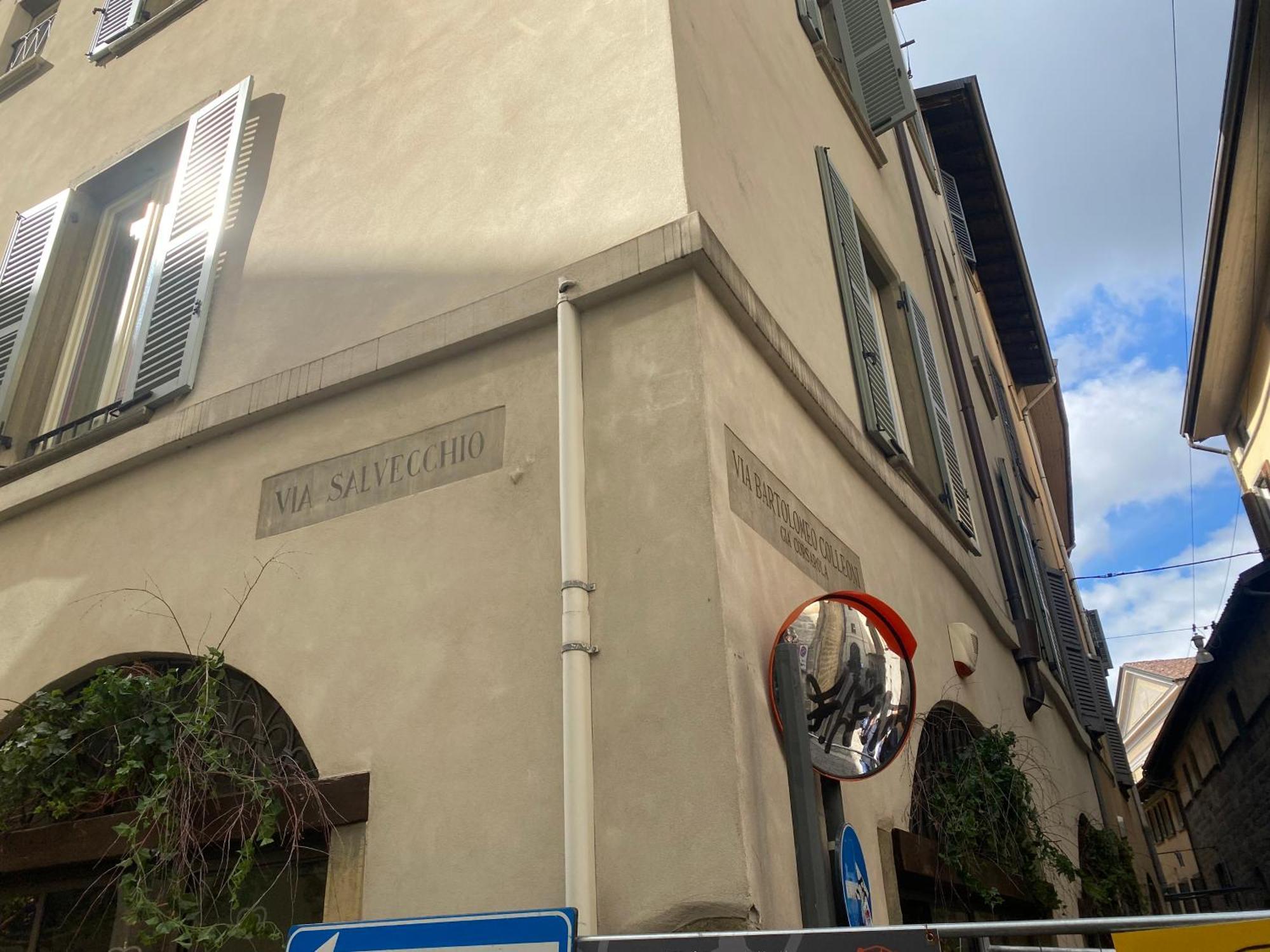 Bella Ciao Old Town Apartment Bergamo Luaran gambar